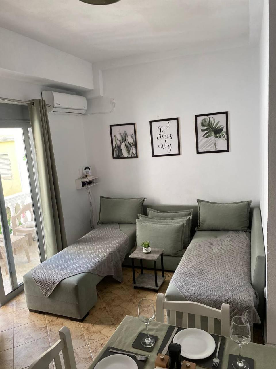 Happy Apartment ซารานเดอ ภายนอก รูปภาพ
