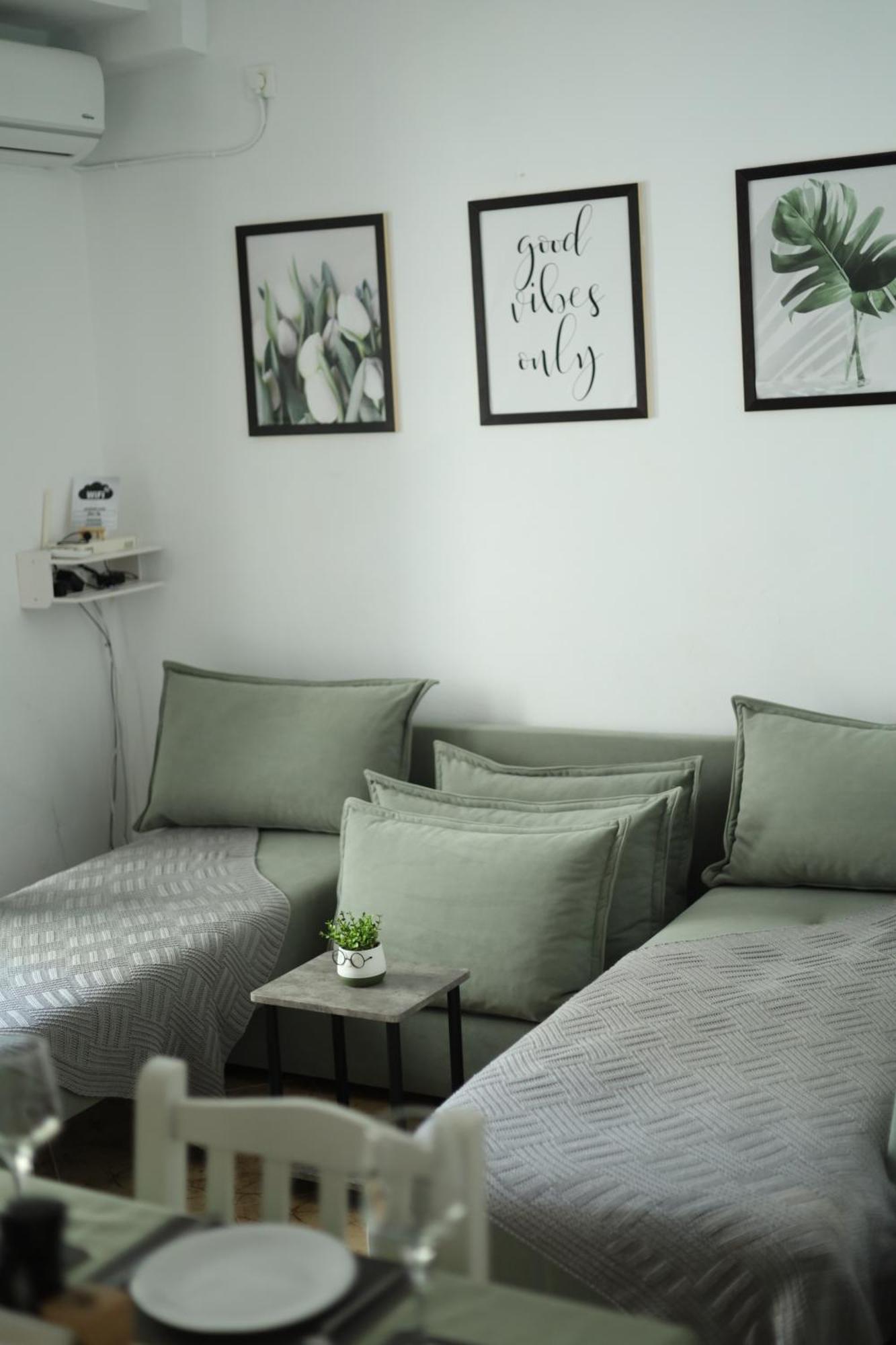 Happy Apartment ซารานเดอ ภายนอก รูปภาพ